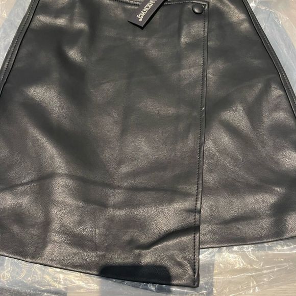 - New Blank NYC Opening Act Faux Leather skirt - Picture 5 of 5